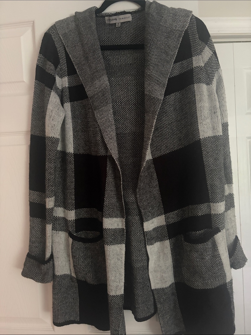 Absolutely Famous Black & Gray Plaid Open-Front Hooded Cardigan
